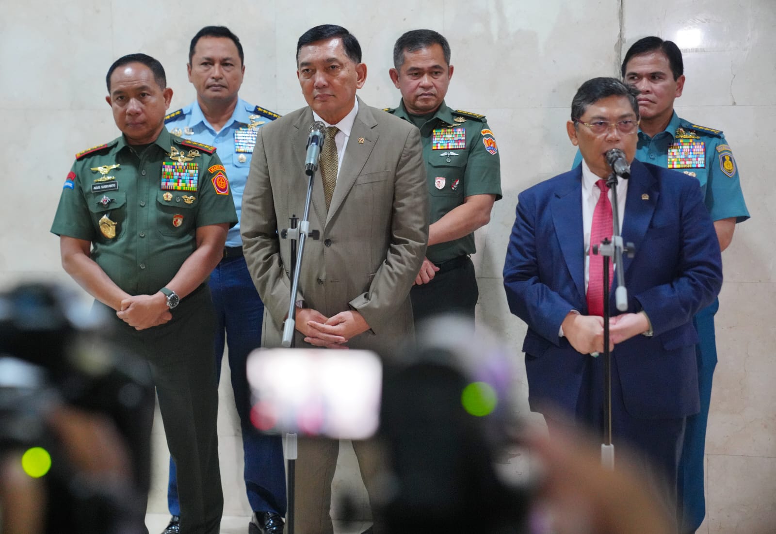 Panglima TNI Dampingi Menhan RI Rapat Kerja dengan Komisi I DPR RI Panglima TNI Dampingi Menhan RI Rapat Kerja dengan Komisi I DPR RI