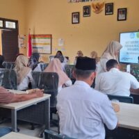 Babinsa Koramil Penajam Wilayah Pesisir Hadiri Rapat Penentuan Domisili Sistem Penerimaan Murid Baru (SPMB)