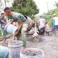 Pengecoran Rabat Jalan TMMD Ke 127 Kodim 0808/Blitar Tunjukkan Progres Signifikan di Desa Krisik