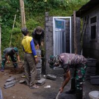 Wujud Kepedulian TNI, Satgas TMMD Ke 127 Bangun MCK Layak Untuk Warga Desa Krisik