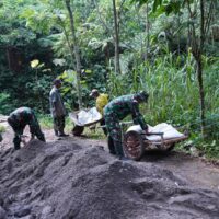 Akselerasi Pembangunan, Material Jembatan TMMD Ke 127 Mulai Didrop Di Desa Krisik