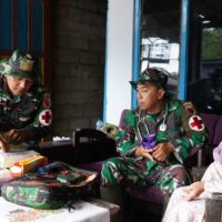 Door to Door. Satgas TMMD Ke 127 Kodim 0808/Blitar Beri Layanan Kesehatan Bagi Masyarakat Desa Krisik