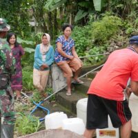 TNI Manunggal Air Satgas TMMD Ke 127 Kodim 0808/Blitar Bangun Sumur Bor untuk Masyarakat