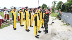 Tanamkan Disiplin dan Kekompakan Di Sekolah, Babinsa Jajaran Kodim 0913/PPU Latih PBB Siswa