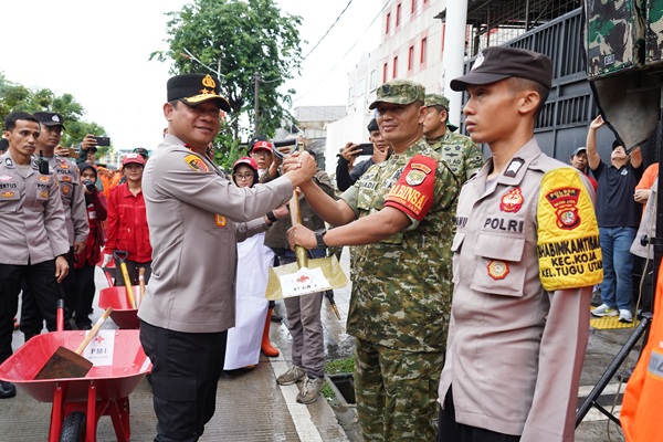 Jaga Jakarta Bersih, Pangdam Jaya Bersama Forkopimda Pimpin Kerja Bakti Serentak di Seluruh Wilayah Kodam Jaya