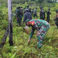 Kodim 1715/Yahukimo Gelar Karya Bakti Pembersihan Lingkungan Bersama Masyarakat