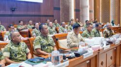 Wapang TNI dan Wamenhan RI Bahas Penguatan Alutsista dalam Rapat Kerja Komisi I di DPR RI