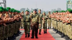 Wakil Panglima TNI Dampingi Menhan RI Kunjungi Yonif TP 852/ABY
