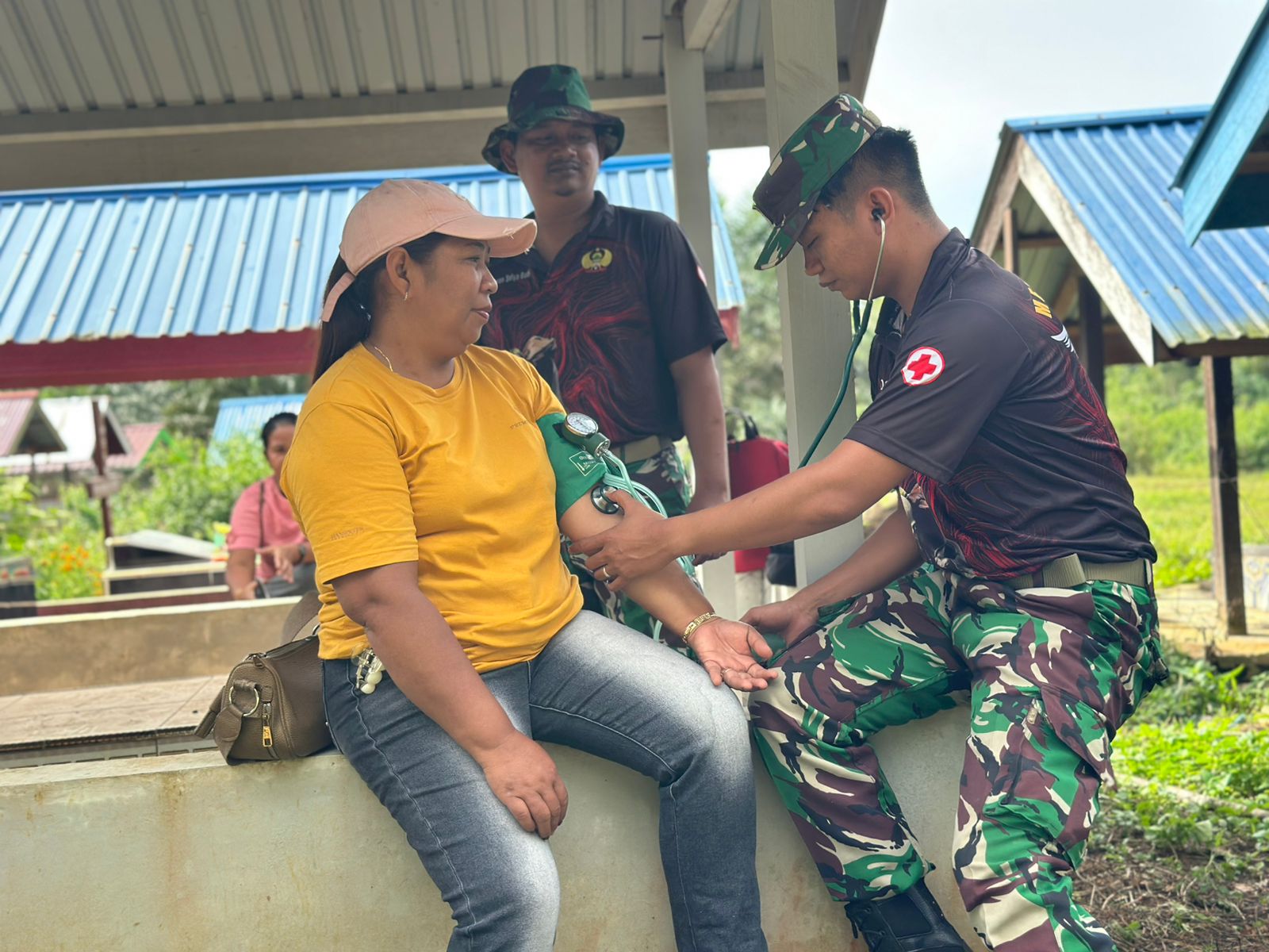 Di Balik Pembangunan, Ada Kepedulian Kesehatan dari Satgas TMMD