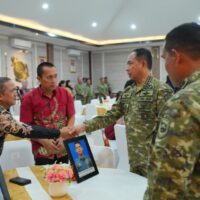 Wujud Empati, Panglima TNI Hadir Kuatkan Keluarga Prajurit Marinir yang Gugur