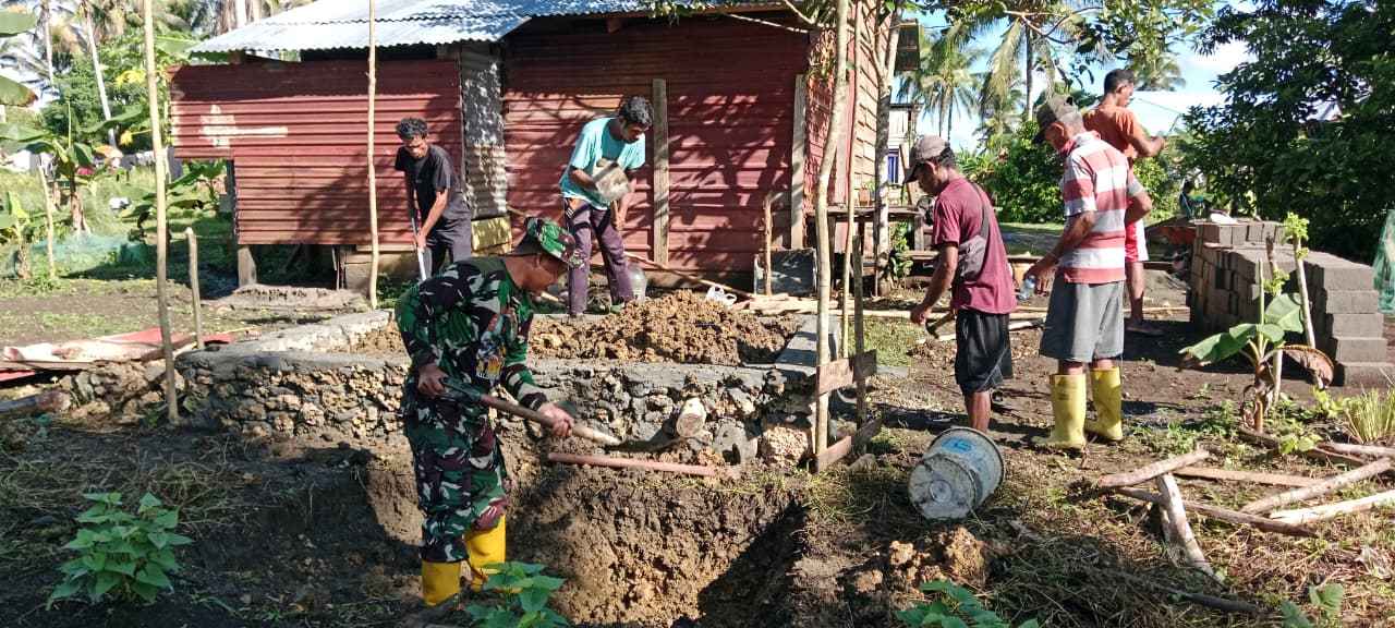 Personel Satgas TMMD Ke-127 Kodim 1514/Morotai Lanjutkan Pembangunan MCK di Desa Dehegila Personel Satgas TMMD Ke-127 Kodim 1514/Morotai Lanjutkan Pembangunan MCK di Desa Dehegila