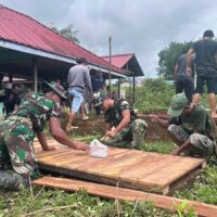 Satgas TMMD Tunjukkan Kepedulian, Bantu Prosesi Pemakaman Warga di Kampung Linggang Amer