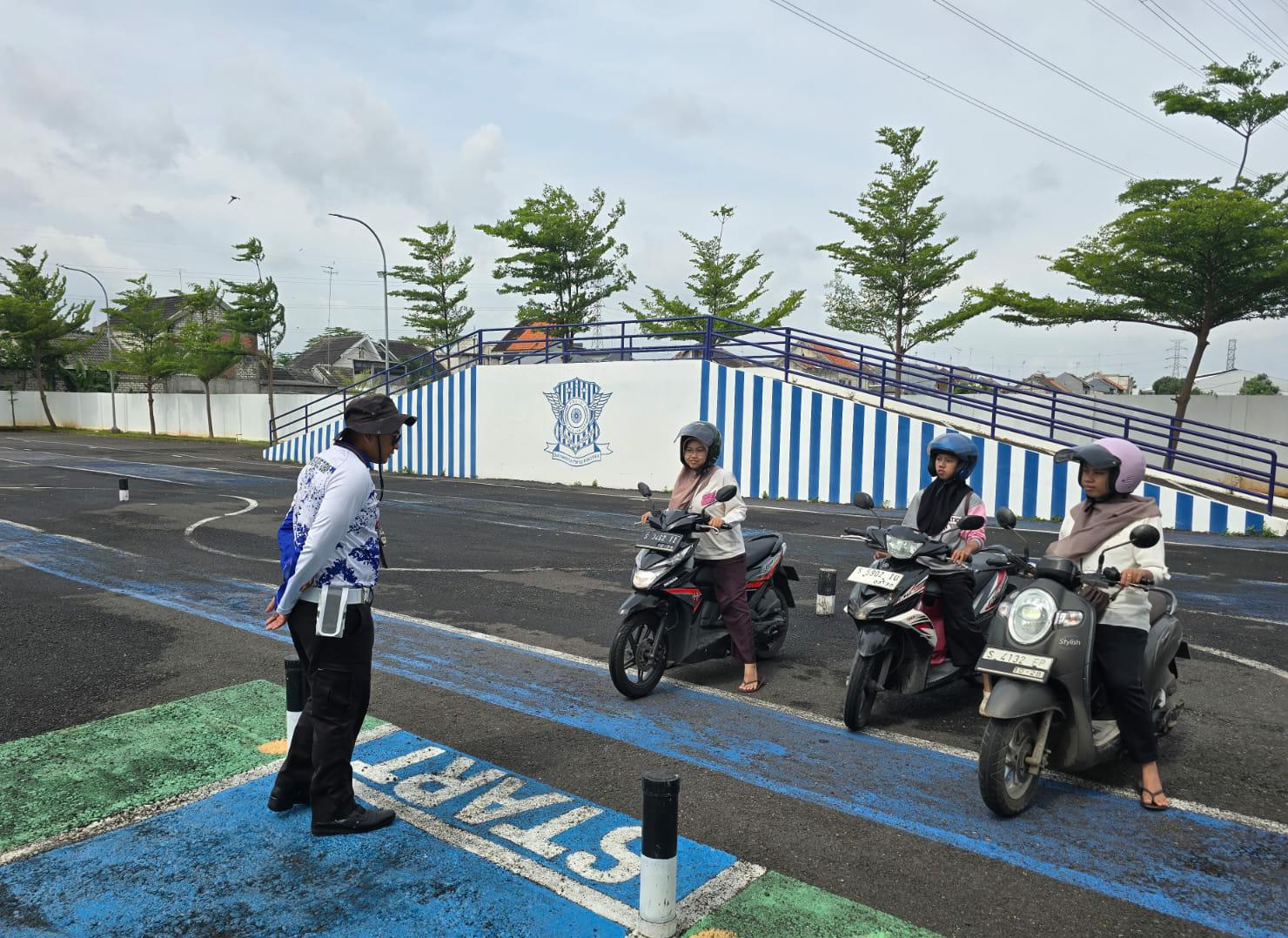 Edukasi SIM, Pajak, dan BPKB, Polisi Tuban Turun Langsung ke Publik