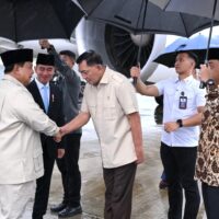 Panglima TNI Sambut Kedatangan Presiden RI Di Pangkalan TNI AU Halim PK