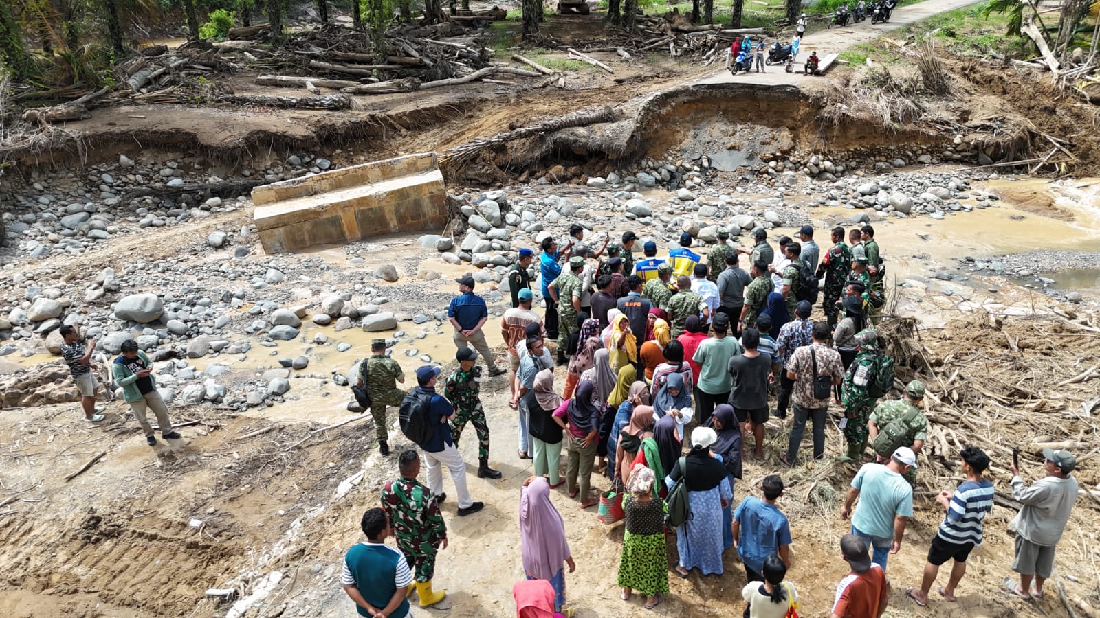 Tinjau Lokasi Terdampak Bencana, Kasum TNI Cek Pembangunan Huntara di Tapanuli Tengah Tinjau Lokasi Terdampak Bencana, Kasum TNI Cek Pembangunan Huntara di Tapanuli Tengah