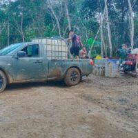 Pantang Kendur di Bulan Ramadhan, Anggota Satgas TMMD Kebut Pengerjaan Semenisasi Jalan