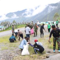 Kodim 1714/Puncak Jaya, Pelopori Giat Bebas Sampah Kabupaten Puncak Jaya