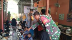 Sinergitas Babinsa Dan Bhabinkamtibmas Waru Kawal MBG Dari Proses Pengemasan Hingga Penyalur Ke Sekolah
