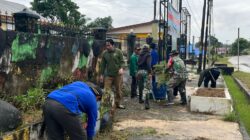 Ciptakan Lingkungan Yang Asri,Babinsa Labangka Bersama Warga Laksanakan Gotong Royong
