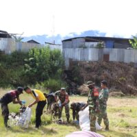 Karya Bakti Gabungan TNI-Polri dan Pemda: Pembersihan Sampah di Pasar Mama-Mama (Nagalomuni) Mulia Kota