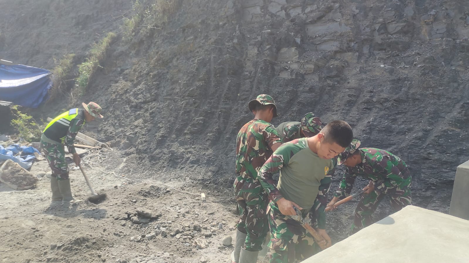 Jembatan Gantung Desa Burlah Aceh Tengah Tembus 50 Persen, TNI AD Percepat Akses Antar Desa