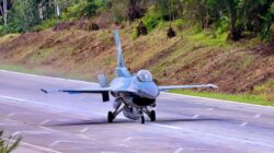 TNI Berhasil Laksanakan Uji Coba Pendaratan F-16 dan Super Tucano di Ruas Tol JTTS Lampung