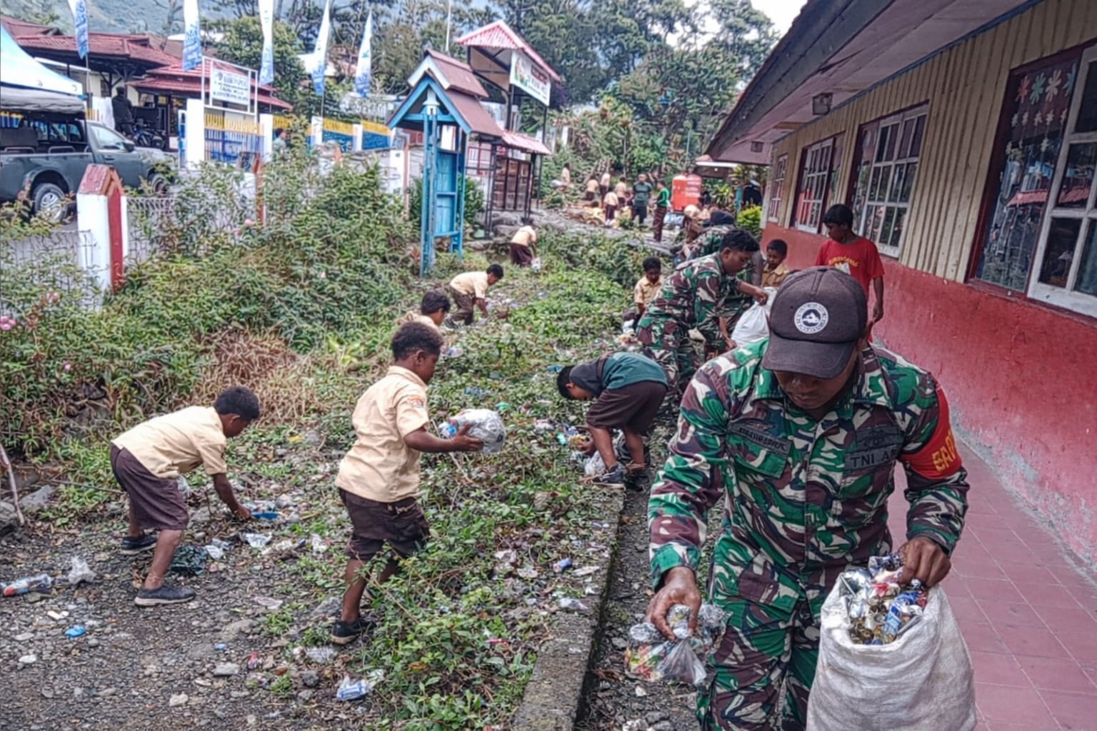 Sabtu Bersih Sekolahku, Kodim 1714/Puncak Jaya Sabtu Bersih Sekolahku, Kodim 1714/Puncak Jaya