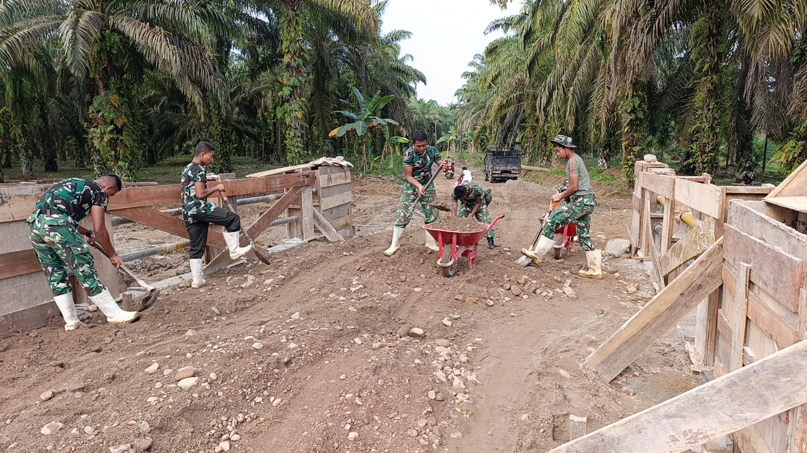 Satgas Gulbencal Kodam I/Bukit Barisan Tuntaskan Perbaikan Jembatan di Tapanuli Selatan, Akses Warga Pulih 100 Persen