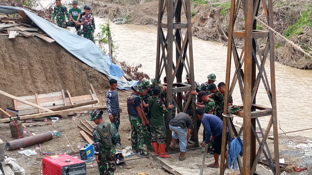 TNI AD Kebut Pembangunan Jembatan Gantung Kalaili, Progres 48 Persen