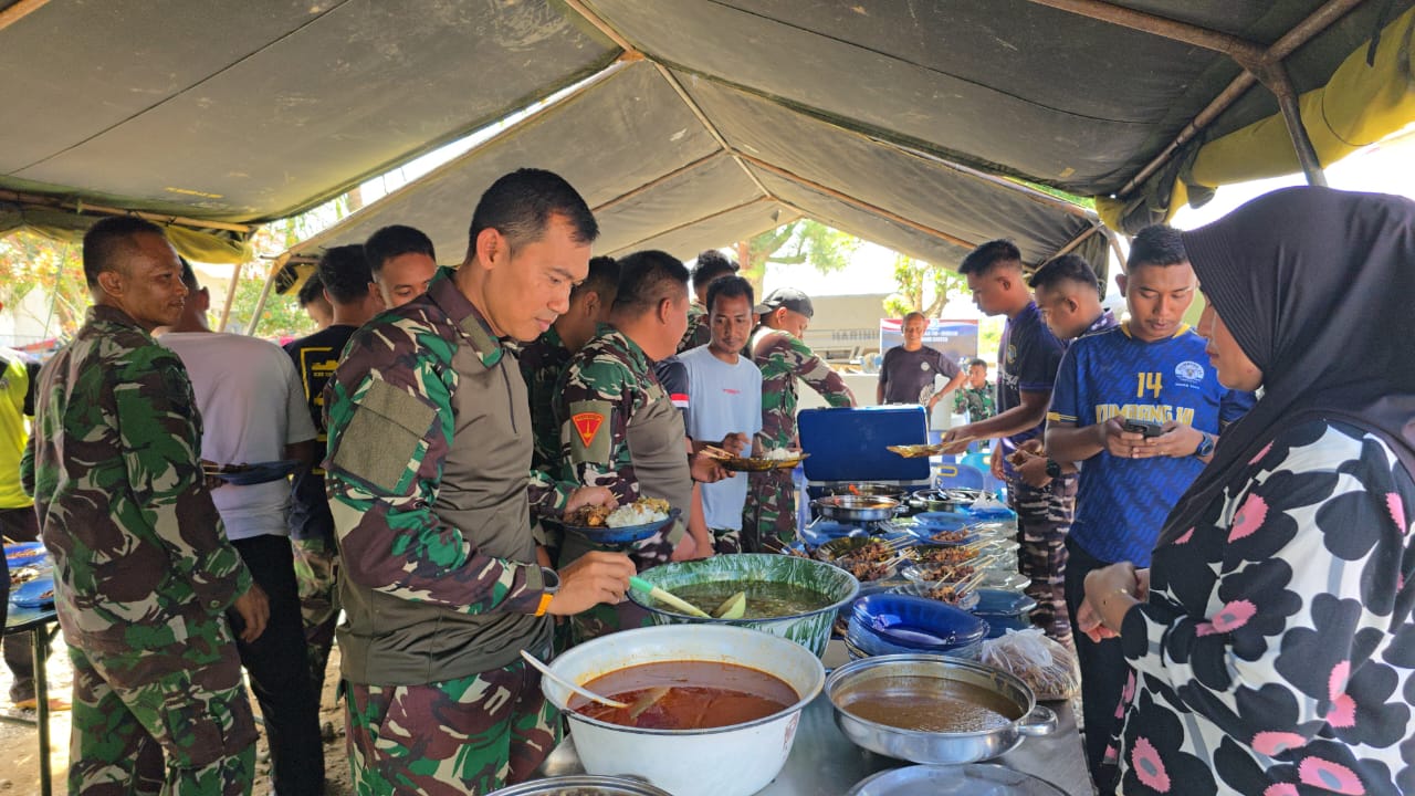 Satgas Kuala TNI–Jhonlin Laksanakan Tradisi Meugang Bersama Warga Aceh Tamiang