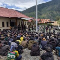 Koramil 1714-01/Ilu Kawal Aksi Demo Damai Masyarakat Distrik Ilu (20 Kampung) di Kabupaten Puncak Jaya