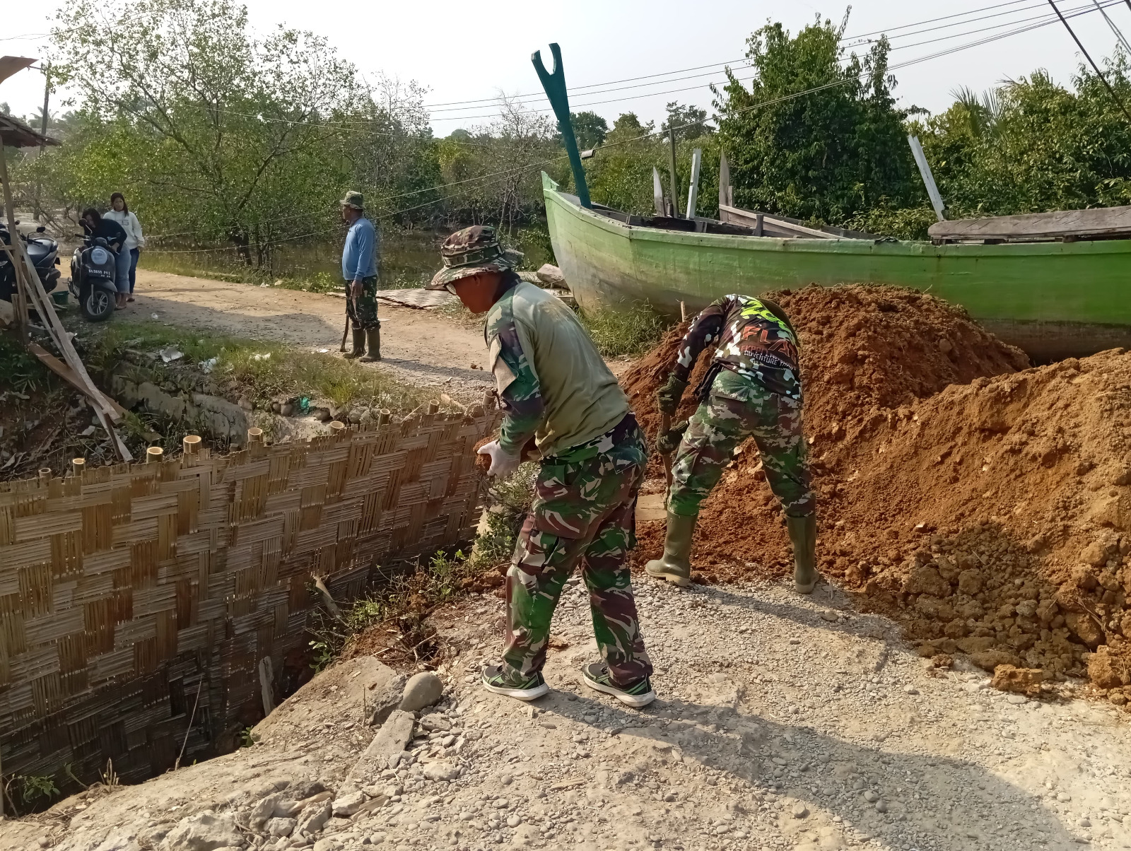 TNI AD Rampungkan Rehab Jembatan Gantung di Langkat, Akses dan Konektivitas Warga Kembali Normal
