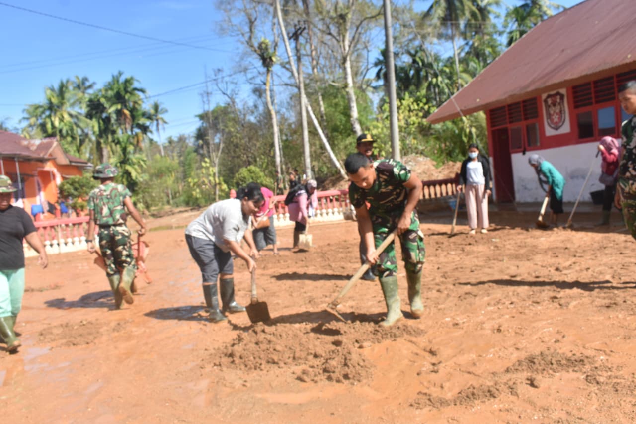 TNI AD Pulihkan SDN 152983 Hutanabolon I Pasca Banjir, Sekolah Kembali Digunakan TNI AD Pulihkan SDN 152983 Hutanabolon I Pasca Banjir, Sekolah Kembali Digunakan