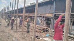 Babinsa Giripurwa Komsos Dengan Peternak Ayam Untuk Menjaga kebersihan Kandang