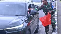 Berbagi Kebahagiaan Ramadan, Lanud Sultan Hasanuddin Bagikan Takjil di Simpang Lima Bandara Berbagi Kebahagiaan Ramadan, Lanud Sultan Hasanuddin Bagikan Takjil di Simpang Lima Bandara