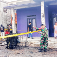 Kepedulian Babinsa dan Bhabinkamtibmas Bumi Harapan Di Lokasi Bencana Kebakaran Rumah Warga Kepedulian Babinsa dan Bhabinkamtibmas Bumi Harapan Di Lokasi Bencana Kebakaran Rumah Warga