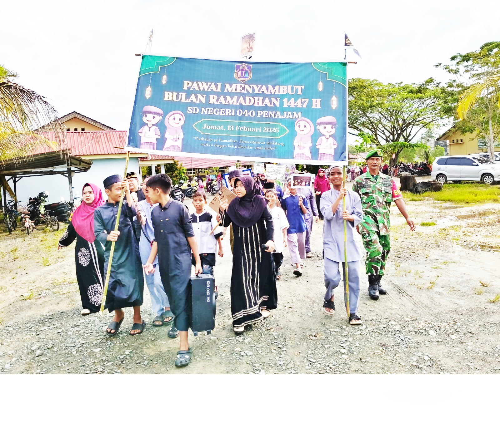 Babinsa Koramil Penajam Kawal Tradisi Pawai Jelang Bulan Ramadhan