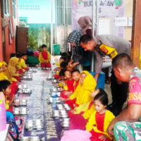 Sinergitas TNI dan Polri Di Kec Waru Saat Laksanakan Pendampingan Pendistribusian MBG Di Sekolah