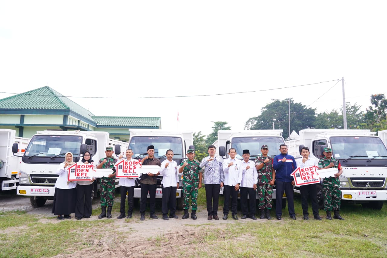 Penyerahan Simbolis Dan Pelepasan Kendaraan Truk KDKMP Di Wilayah Blitar Raya
