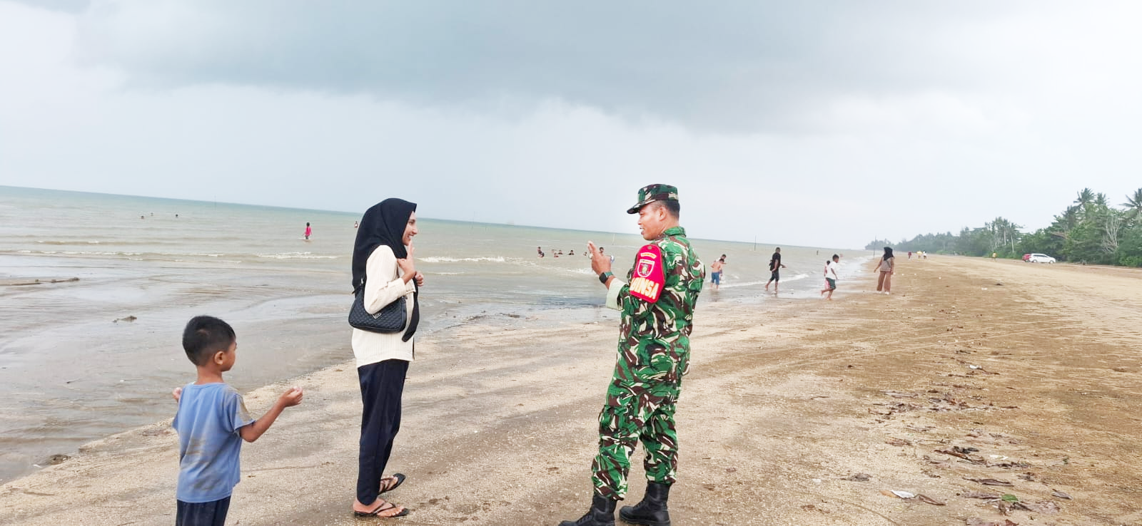 Yakinkan Wilayah Binaannya Aman , Babinsa Tanjung Pantau Obyek Wisata Tanjung Jumlai