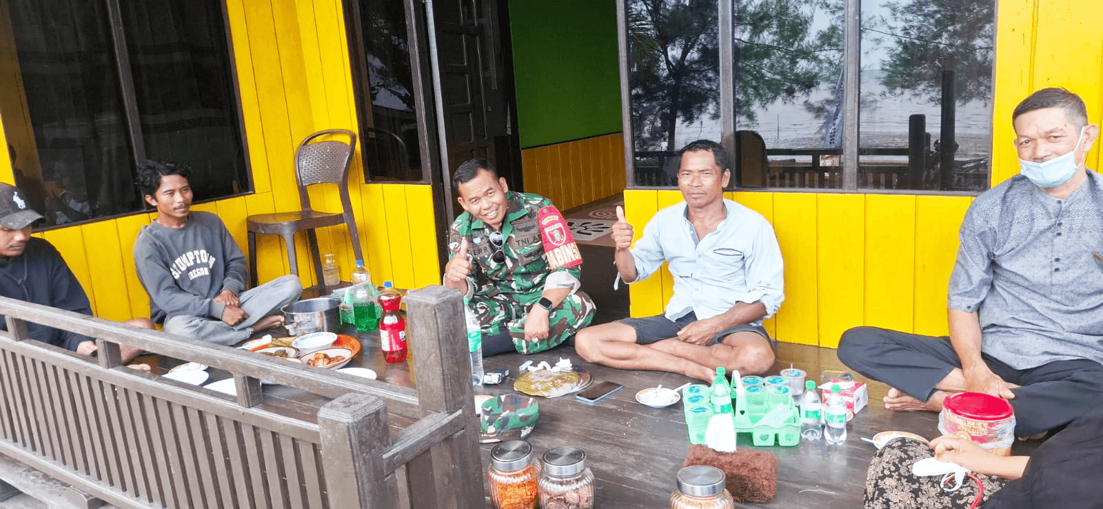 Masih Suasana Lebaran, Babinsa Koramil 01/Penajam Laksanakan Silaturahmi ke Rumah Warga