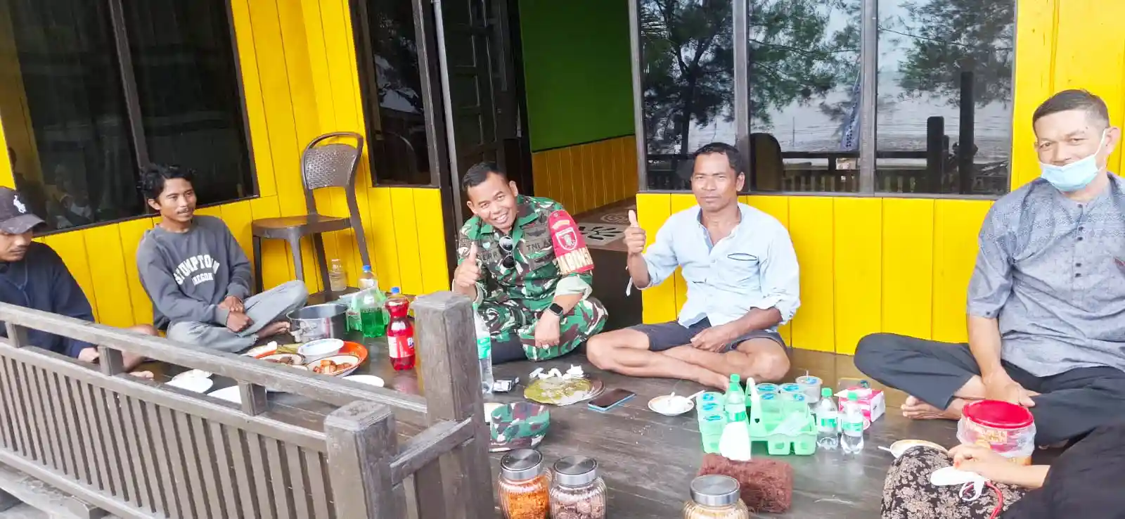 Masih Suasana Lebaran, Babinsa Koramil 01/Penajam Laksanakan Silaturahmi ke Rumah Warga