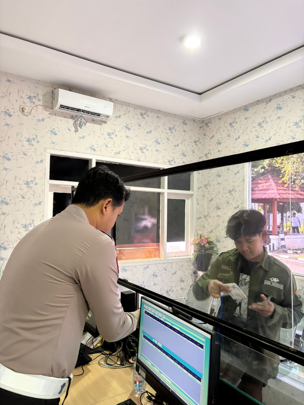 Pendekatan Persuasif Polisi Tingkatkan Pemahaman Administrasi Kendaraan Pendekatan Persuasif Polisi Tingkatkan Pemahaman Administrasi Kendaraan