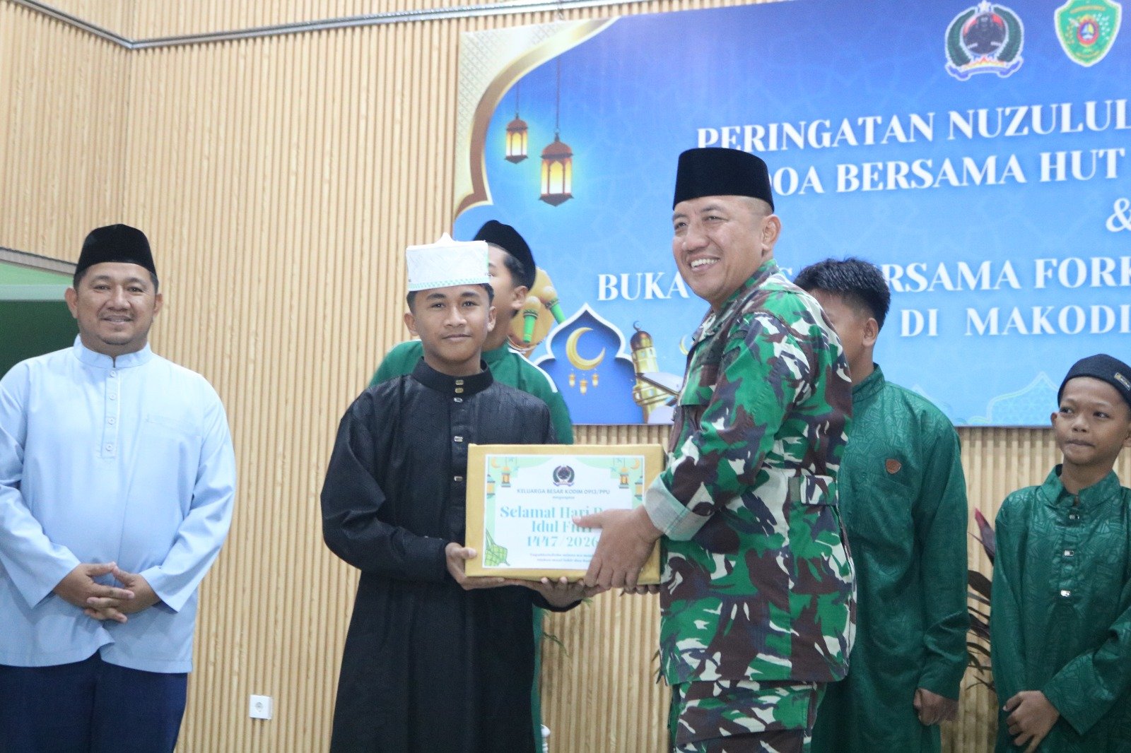 Berikan Santunan Kepada Anak Yatim, Kodim 0913/PPU Peringati Nuzulul Quran 1447 H/2026 Serta Bukber Bersama Forkopimda Berikan Santunan Kepada Anak Yatim, Kodim 0913/PPU Peringati Nuzulul Quran 1447 H/2026 Serta Bukber Bersama Forkopimda