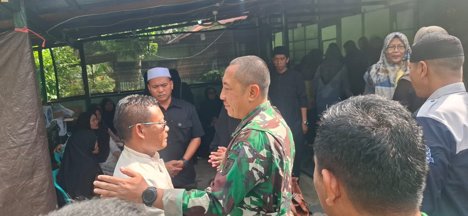 Kebersamaan di Tengah Duka, Dandim PPU Takziah ke Rumah Anggota yang Berduka