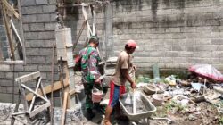 Babinsa Sumberjo Aktif Bantu Renovasi Rumah Warga Kurang Mampu Lewat Program RTLH