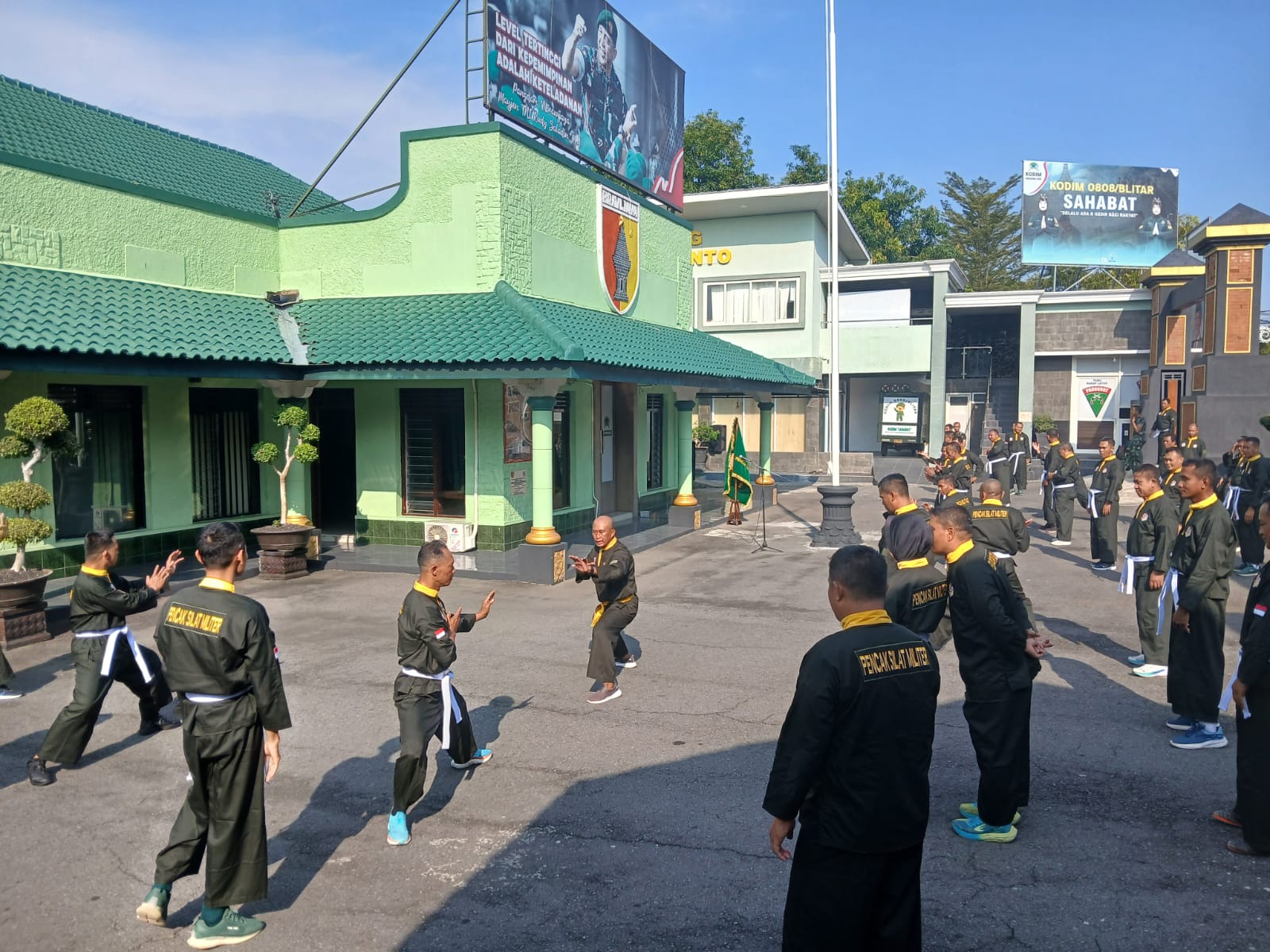 Tingkatkan Profesionalisme Prajurit, Kodim 0808/Blitar Rutin Gelar Latihan Pencak Silat Militer