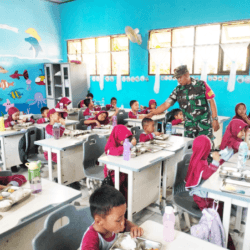 Rutinitas Babinsa Koramil 01/Penajam Dampingi Pelaksanaan Program Makan Bergizi Gratis di Wilayah