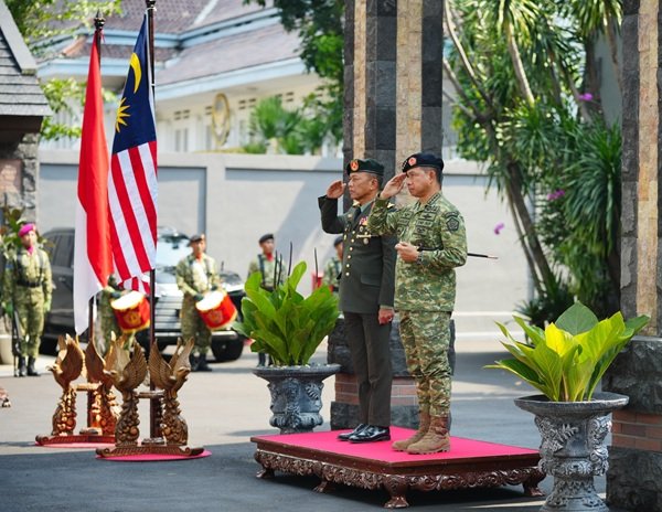 Pererat Kemitraan Strategis, Panglima TNI Terima Courtesy Call Panglima Angkatan Tentera Malaysia