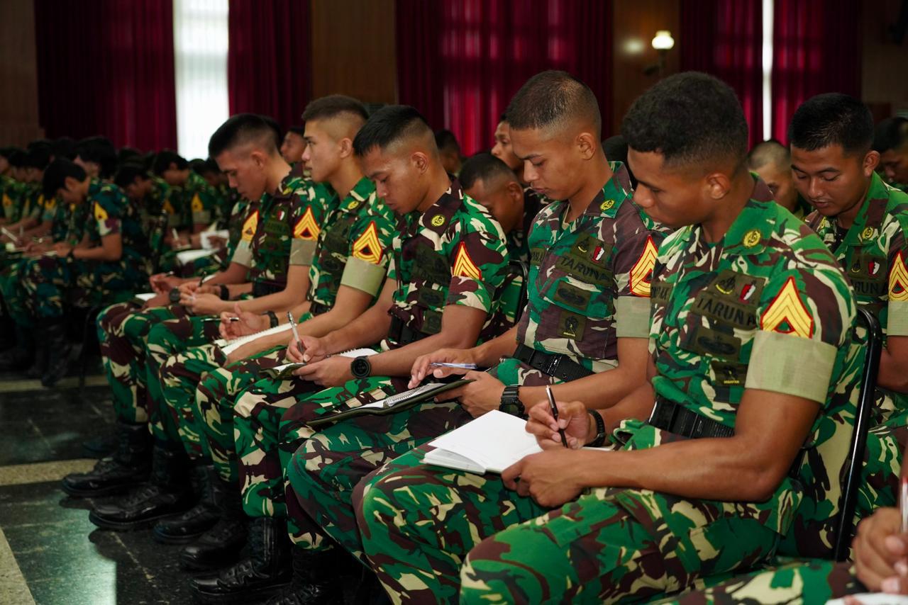 Gubernur Akmil Berikan Pengarahan Geopolitik Dunia kepada Taruna Tingkat I, II, dan III